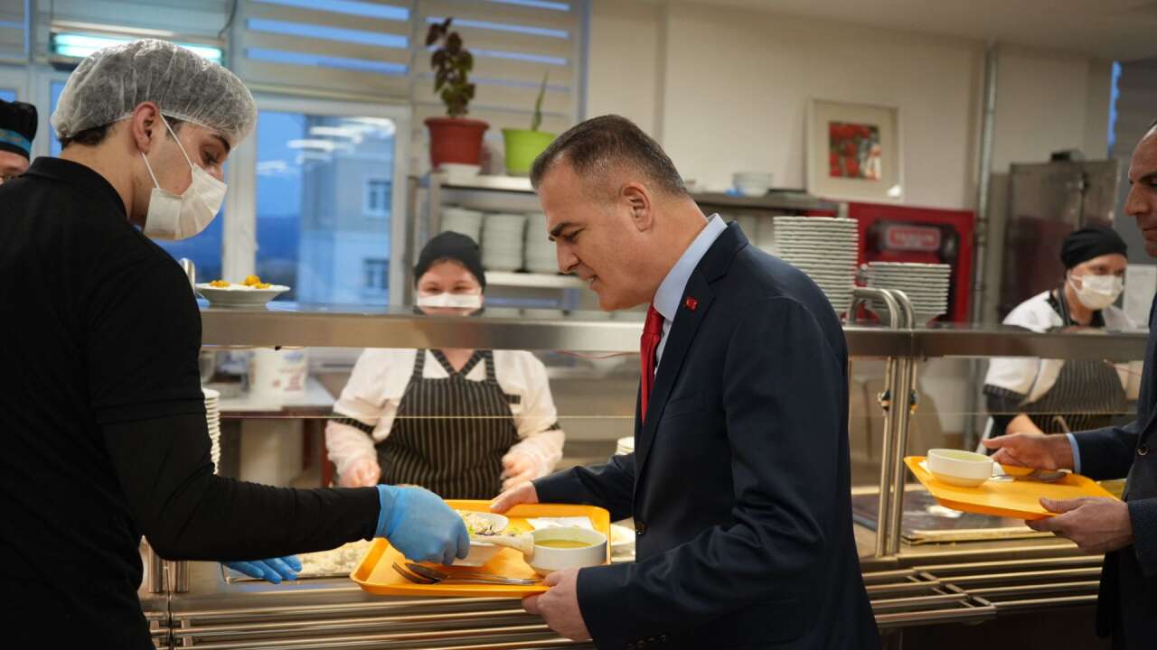 Vali Akbıyık, Kötekli'de Öğrencilerle İftarda Buluştu 3